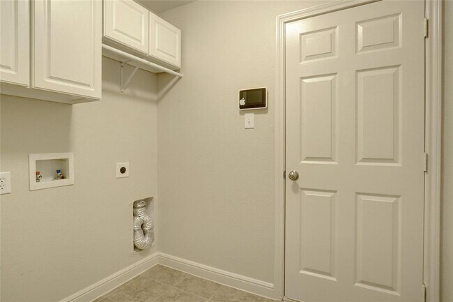 Building Photo - 160 Angus Dr