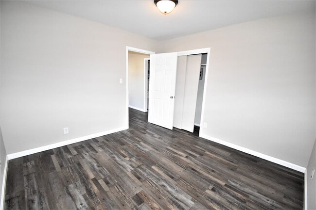 Building Photo - 115 W Fork Dr