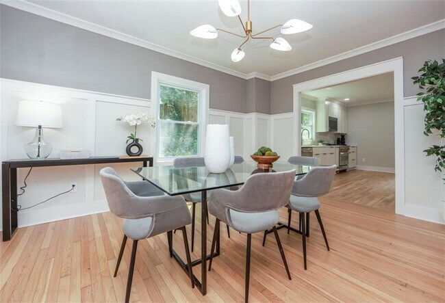 Building Photo - 2908 N Hills Dr NE