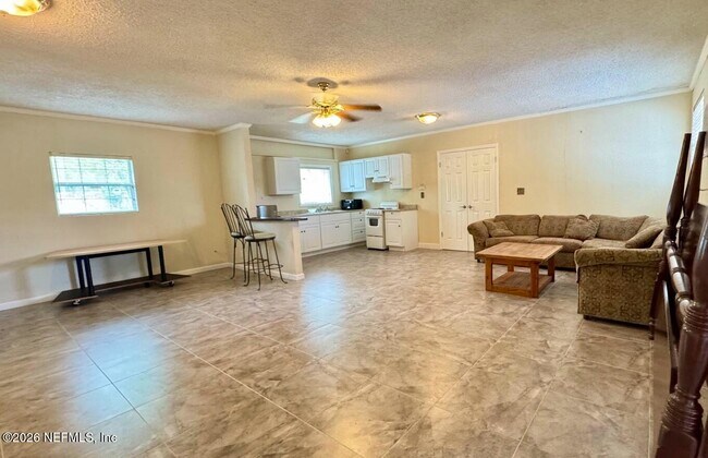 Building Photo - 5557 Floral Ave