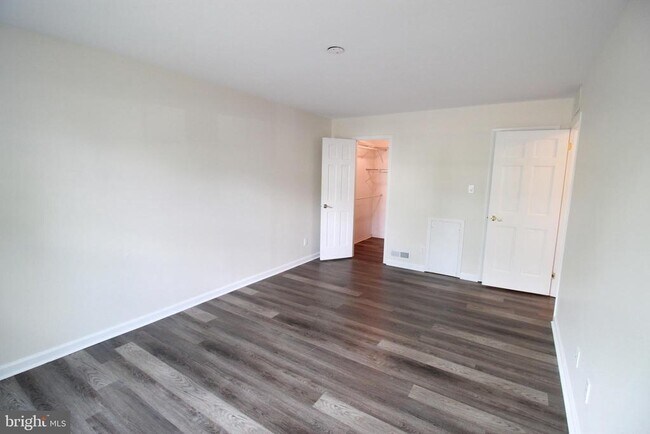 Building Photo - 346A Delancey Pl