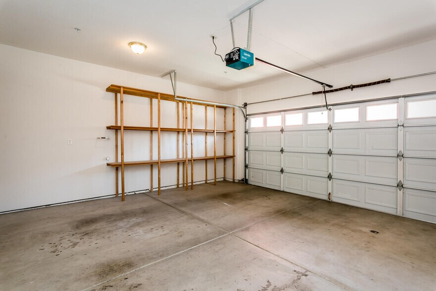 Building Photo - 903 Lawrence Dr