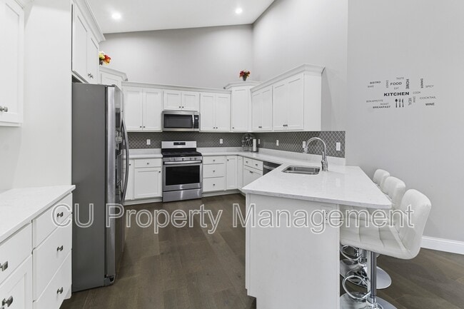 Building Photo - 3003 E Stillwater Landing