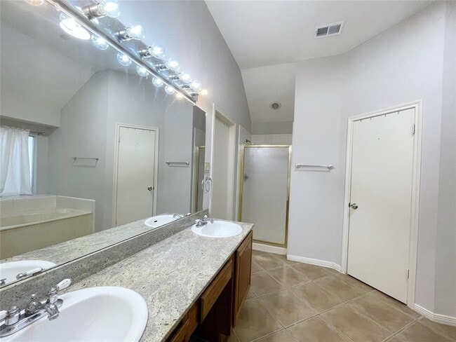 Building Photo - 2614 Double Lake Dr