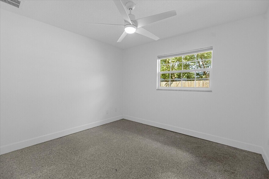 Building Photo - 641 Sherwood Dr