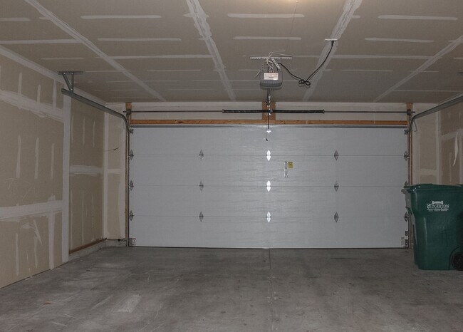 Building Photo - 1223 Salem Dr