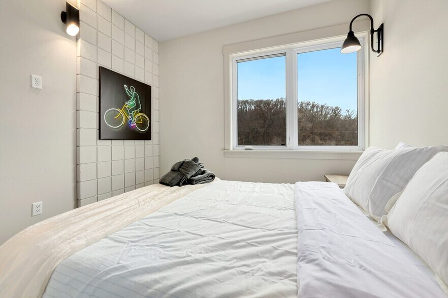 Building Photo - 10 Riordan Rd