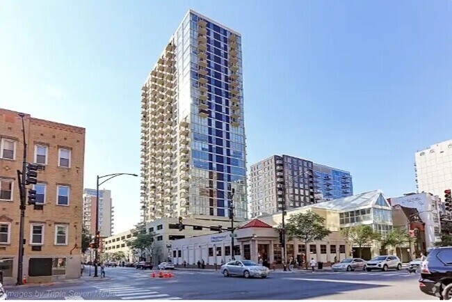 Building Photo - 1212 N La Salle Dr