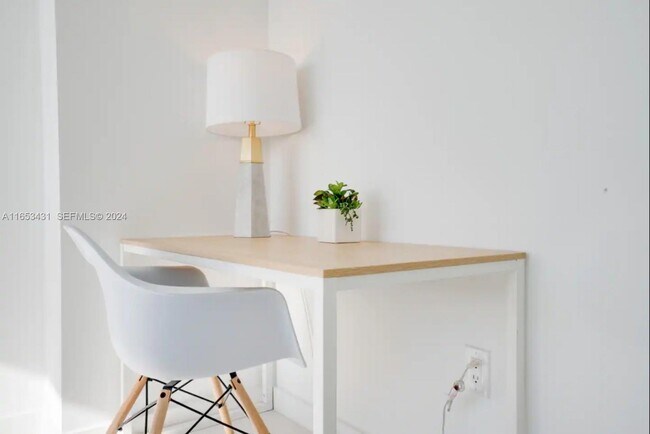 Building Photo - 501 NE 31st St