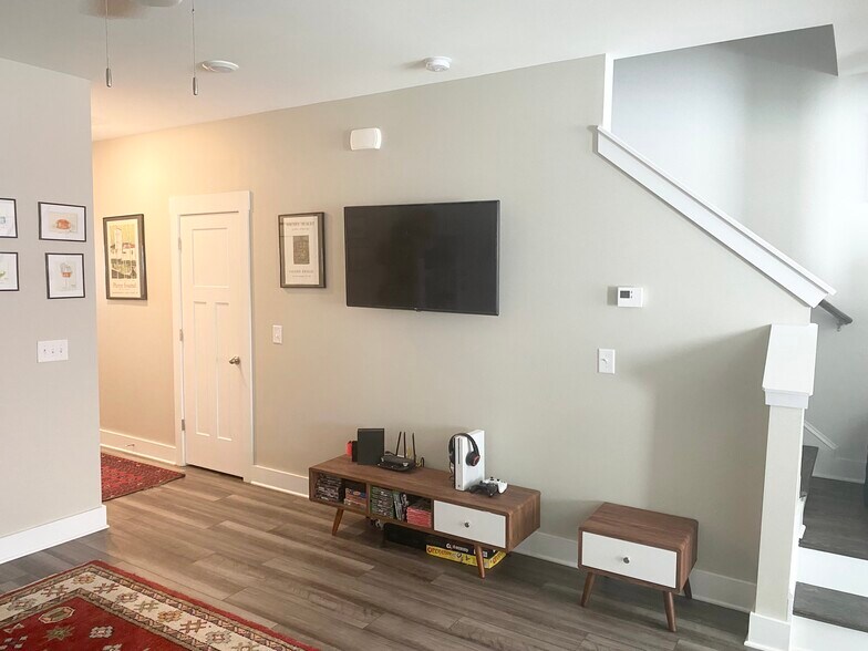 Building Photo - 64 Meteora Way