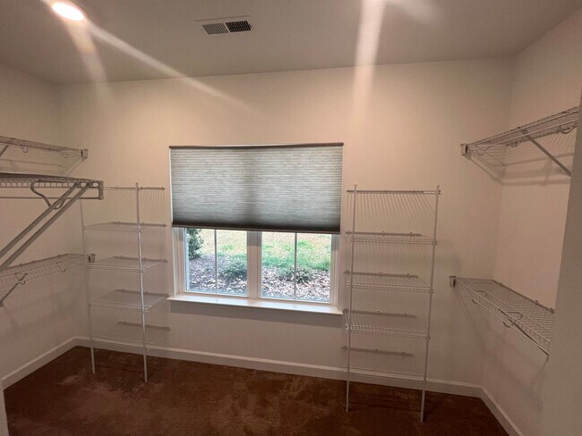 Building Photo - Breathtaking 4 Bedroom, 2 1/2 Bathroom House in Winston Salem, NC!