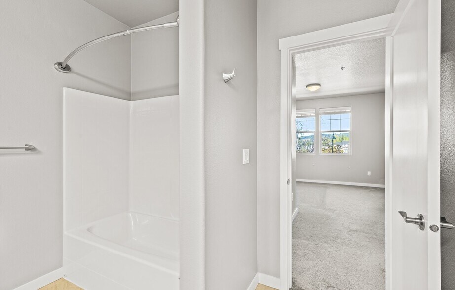 Building Photo - 16323 NW Chadwick Way