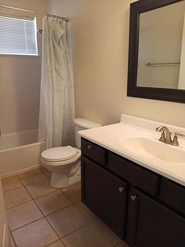 Building Photo - 3 Bedroom, 3 Bathroom Home! Schedule a Showing Today!
