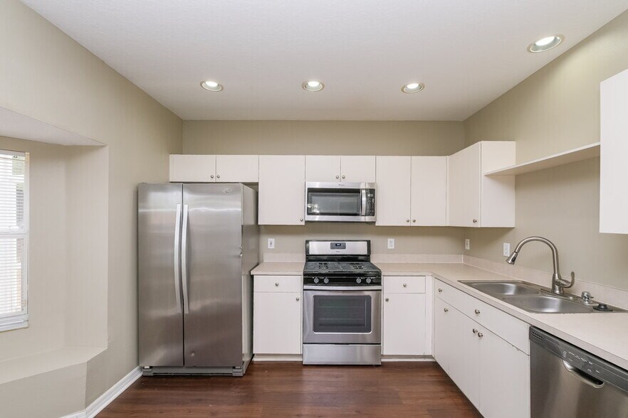 Building Photo - 3002 Summer Cruise Dr
