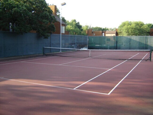 Building Photo - 2312 Balsam Dr