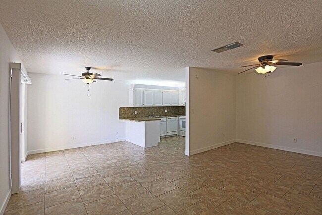 Building Photo - Parkwoods 12351-2