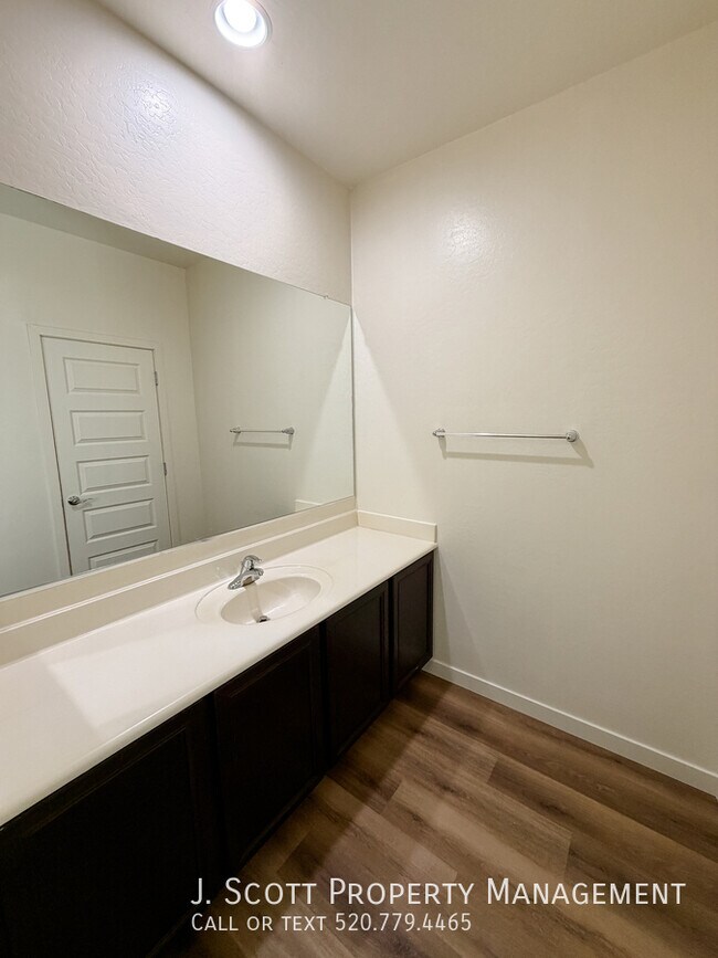 Building Photo - 1270 Carlsbad Dr