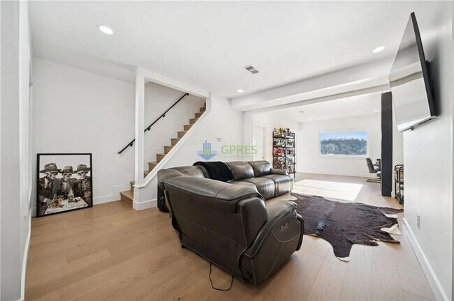 Building Photo - 1308 Goettmann St