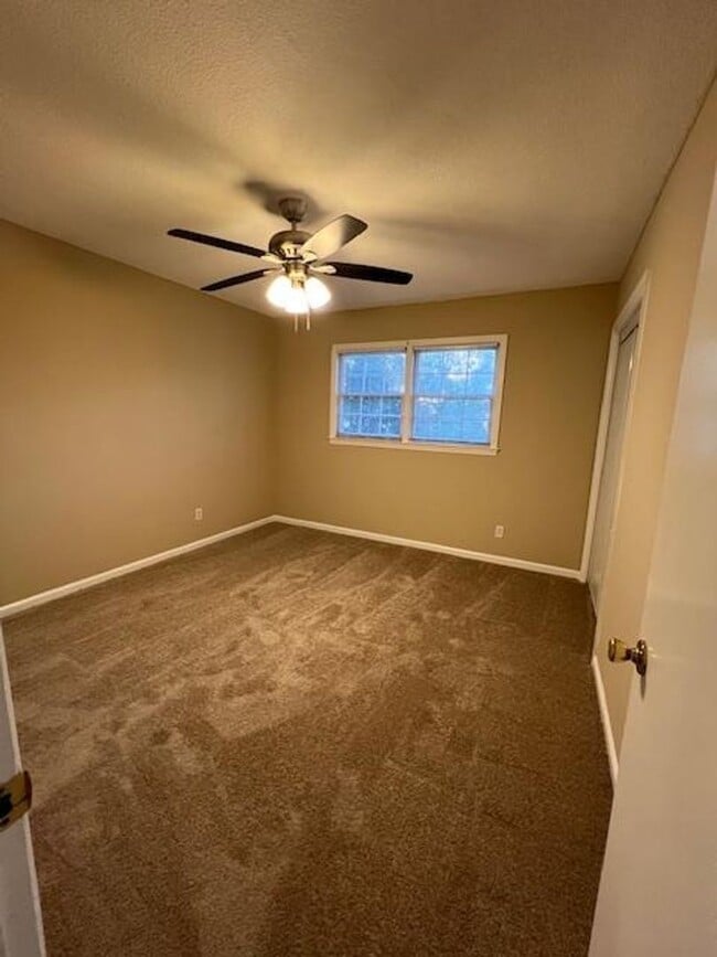 Building Photo - 3 Bedroom/2 Bath Home in Valdosta
