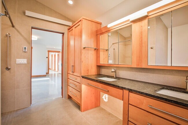 Building Photo - Private, Custom Home in Greenbank!