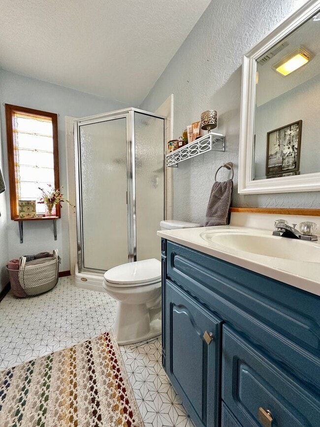 Building Photo - Rustic Charm