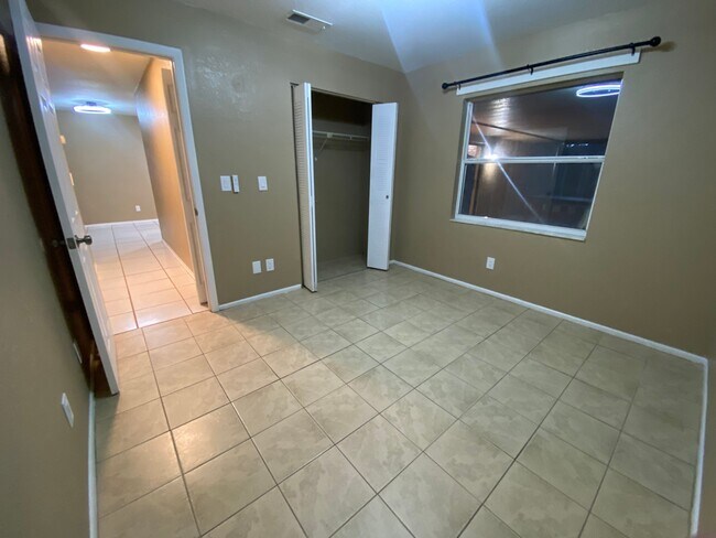 Building Photo - 10401 County Lake Dr