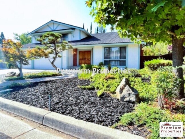 Building Photo - 1762 Oro Valley Cir