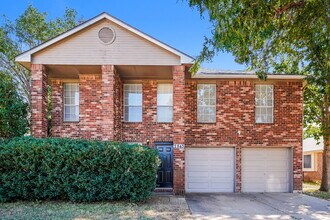 Building Photo - 2843 Red Oak Dr