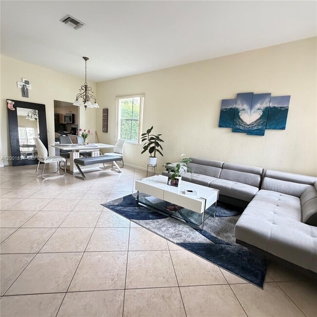 Building Photo - 1006 Sunflower Cir