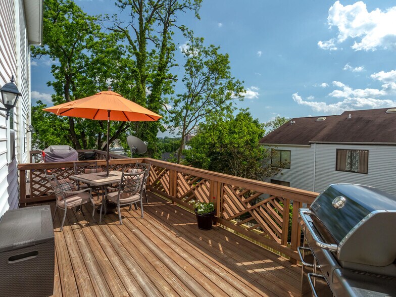 Deck Off Kitchen - 2022 N Culpeper St