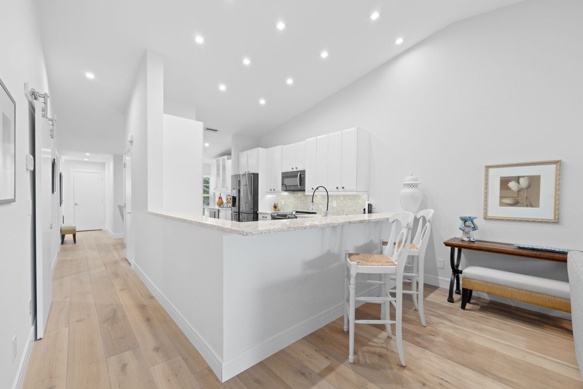 Building Photo - 818 Tanbark Dr