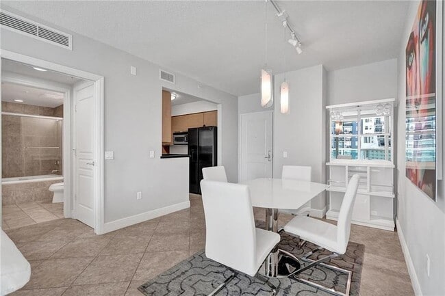 Building Photo - 350 SE 2nd St