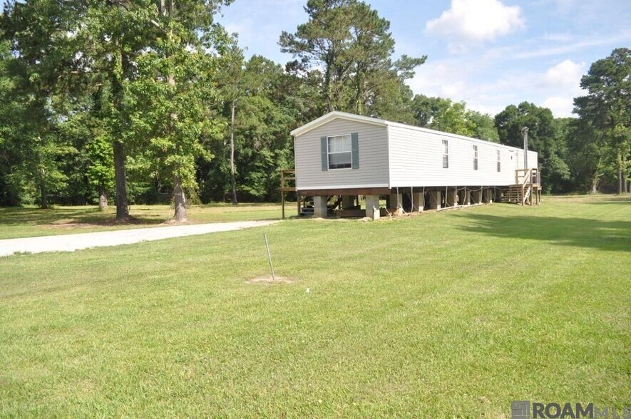 Building Photo - 44036 Loop Rd