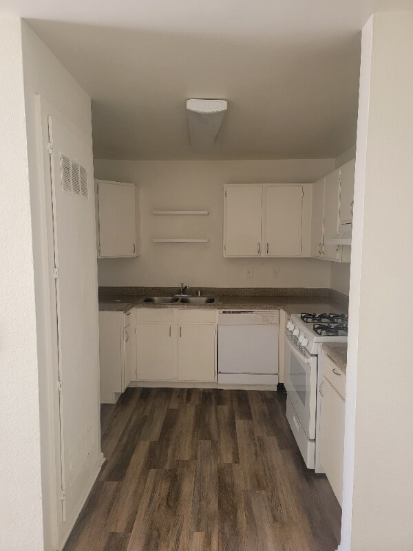 Building Photo - 4631 Hedrick Ave