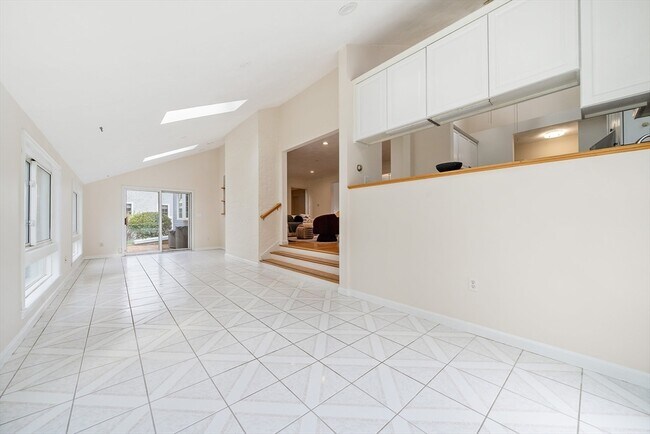 Building Photo - 28 Mansfield Rd