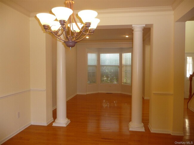 Building Photo - 220 Roosevelt Dr