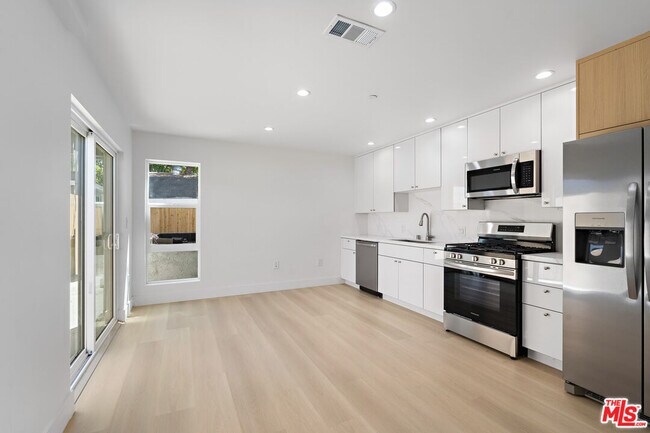 Primary Photo - 10965 Calvert St
