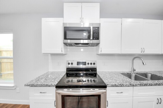 Building Photo - 6609 Bacher St