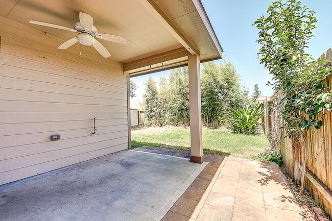 Building Photo - 27014 Henson Falls Dr