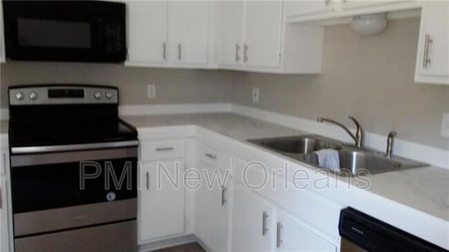 Building Photo - 200 Timber Ridge Dr