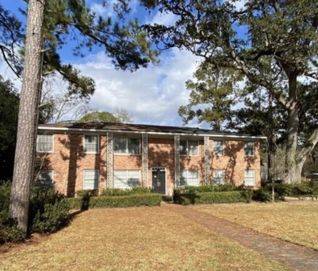 Primary Photo - 236 E 60th St