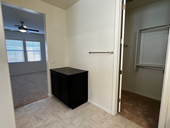 Building Photo - RECKER AND RAY MOVE IN READY 4 BEDROOM 2.5 BATHROOM HOME PERFECTLY LOCATED