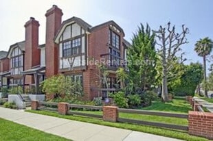 Front of Building - 810 Stanford St