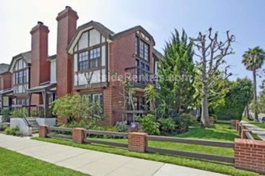 Front of Building - 810 Stanford St