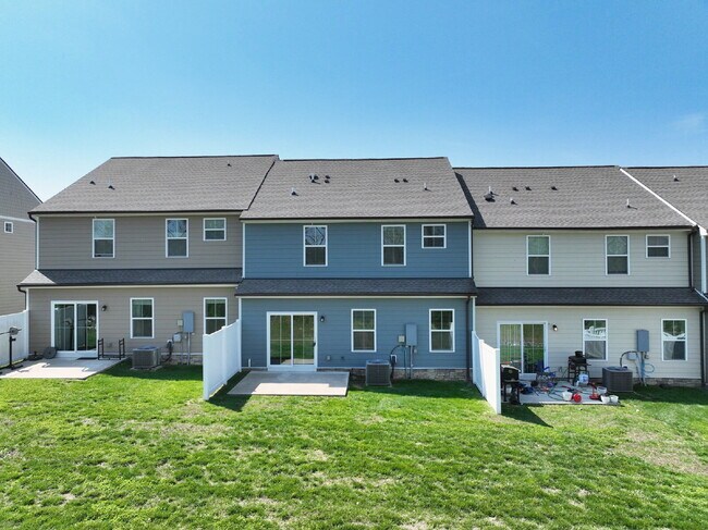 Building Photo - Updated Gallatin Townhome | 3BR + Garage, W/D Included