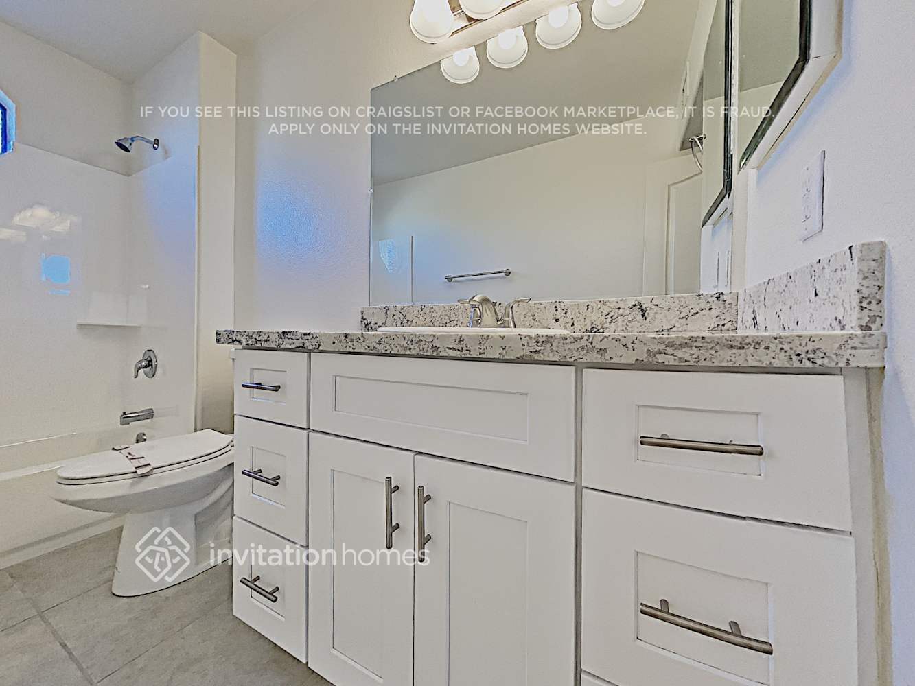 Building Photo - 605 E Devon Dr