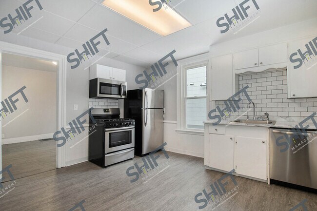 Building Photo - 214 Lexington #3: BEAUTIFUL updated three ...