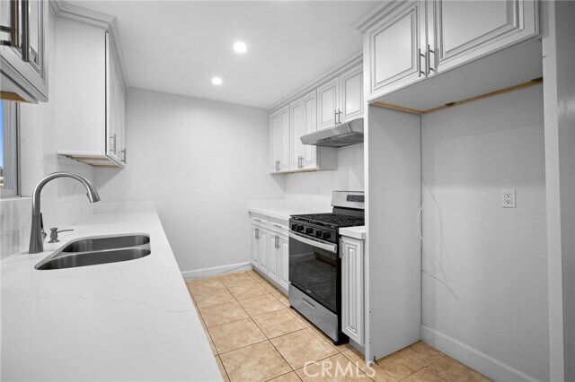 Building Photo - 823 E Wilson Ave