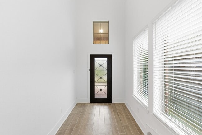 Building Photo - 10519 Cecilia Star Ln