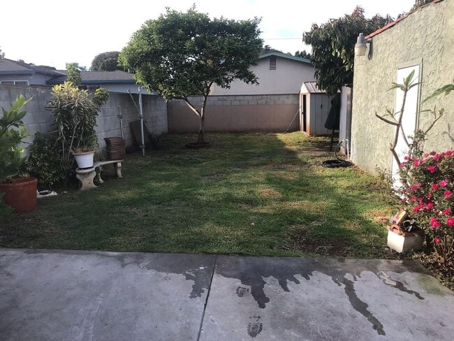 Building Photo - Beautifully remodeled 2 bed/2 bath home in...